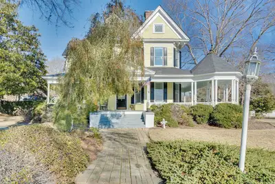 Image de Opulent Home in Spring Hope w/ Pool & Hot Tub!