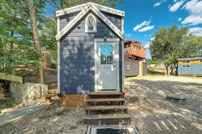 Red Rock Roost! Posh Studio near Hiking Trails