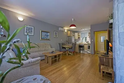 Image de Appartement de deux chambres avec le balcon Postira, Brac (A-22196-a)