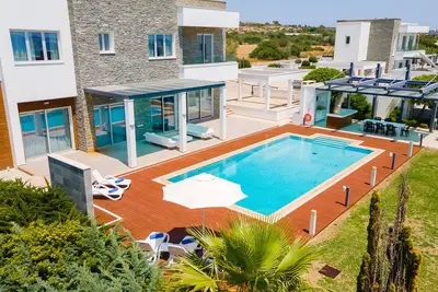 Image de Seafront 6-bedroom luxury villa with a private swimming pool