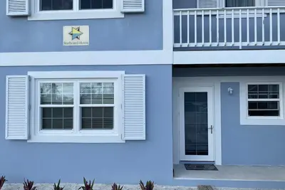 Image de Starboard House: Cozy 2 bedroom apartment on ground floor with rear porch & dock