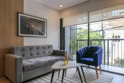Homey 3br with Balcony in the Heart of Miraflores
