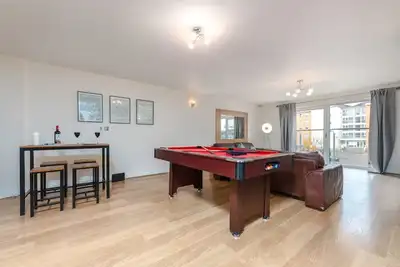 Image de Cozy 2br Retreat | Prime Swansea Location