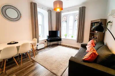 Image de Converted Chapel Swansea | King Bed | Sleeps 4.