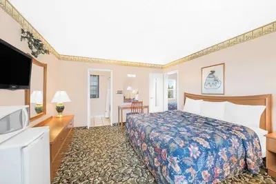 Image de Comfortable Stay Close to West of the Pecos Museum! Free Breakfast Included!