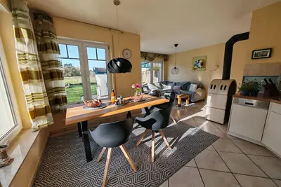 Image de Traumhaftes Ferienhaus: 85 qm mit Sauna, Kaminofen und Terrasse