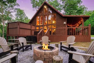 Image de Private Setting, Hot Tub, Whirlpool, Centrally Located, Minutes to Smoky Mtn Park