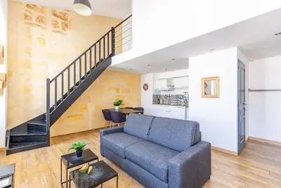 Image de Appartement Confortable avec Parking à Bordeaux