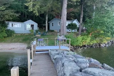 Image de Charming Lakefront Home with Guest Cottage and Stunning Views