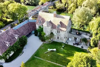 Image de Grande propriété à 100km de Paris : 7 chambres et jardin. Vue rivière