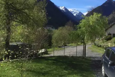 Image de Maison individuelle, terrasse et jardin clos.