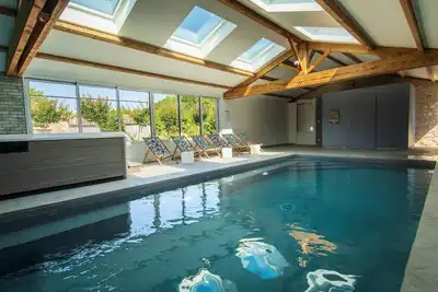 Image de Domaine de la Coutardière 15 Personnes Piscine Intérieure Chauffée Toute L'année