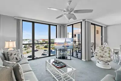 Image de ⭐Across the Street from the Beach-Great, Spacious Layout-2br Enclave 601a⭐