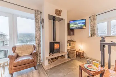 Romantic getaway, little two bed, two bath barn conversion with amazing views & parking