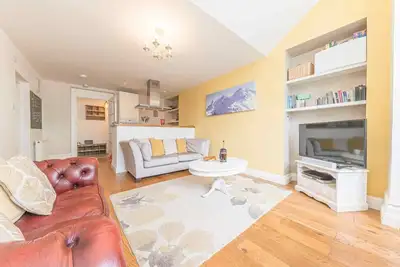 Family friendly apartment with parking in central Ambleside