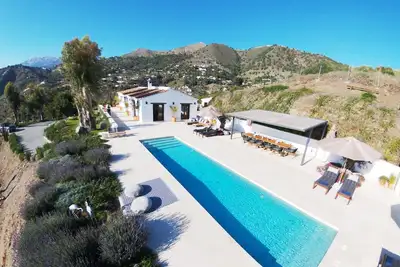 Image de Villa en Cómpeta con Piscina e Impresionantes Vistas