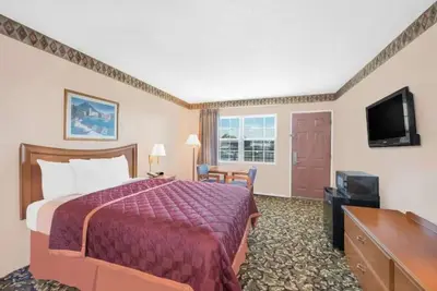 Image de Experience Texas Hospitality in Pecos! W/ Seasonal Outdoor Pool, Shuttle Service