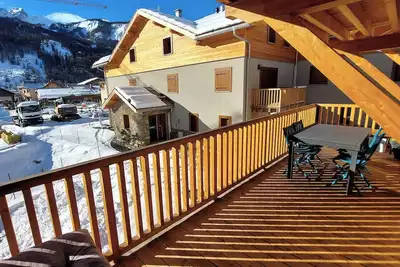 Image de Grand T2 récent avec terrasse : le dahu perché