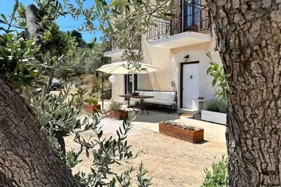 Image de Brachera’s Garden Apartment\n\"Summer is a state of mind\"
