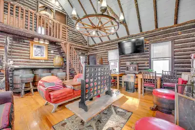Image de Easy Interstate Access: Original Poconos Log Cabin