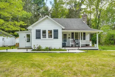 Image de Private Hot Tub: Poconos 'Babbling Brooke Cottage'