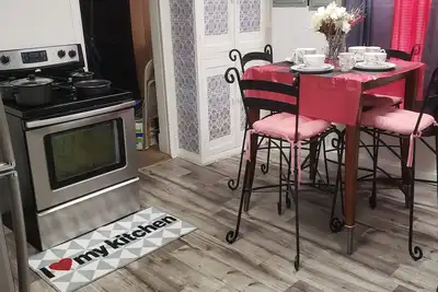 Image de Cozy Downtown Bungalow Minutes From All Star Game Festivities Small Pet Friendly