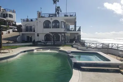 Image de Brisa Oceanfront & Poolside Villa -  Right on the water. Jacuzzi, beach & bbq.