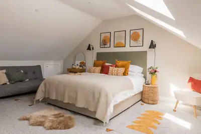Image de Cohost Partners | Centrally Located | Chic One Br!