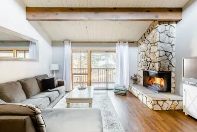 Image de Feet From Slopes Remodeled Snow Summit Cabin