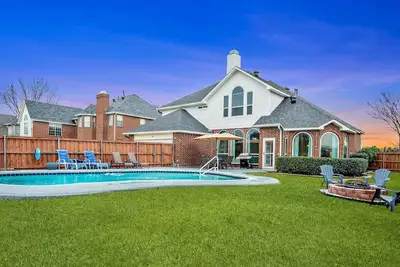 Image de Amazing Pool Home near Lake\n