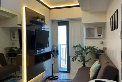 Image de Sub-penthouse Horizons 101: 1-bedroom corner unit with balcony