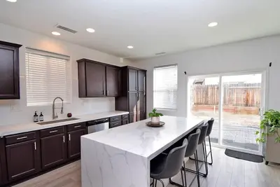 Image de Quiet, residential South Reno rental- 3 minutes to Cyan Park, 20 to Mt Rose