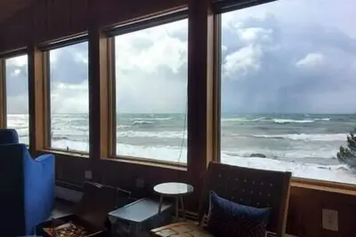 Image de Cedar Bay - Front Row