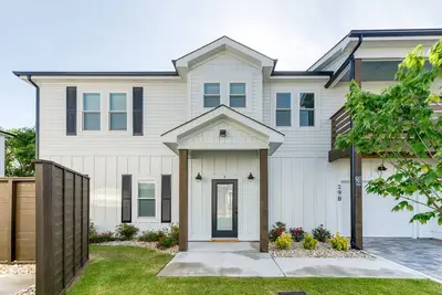 Image de New! Livin A Dream - Steps From The Beach! Private Hot Tub!