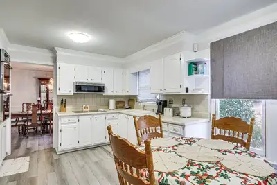 Image de Spacious Augusta Home Near Golf, Shopping & More!