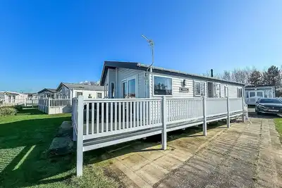Image de Beautiful lodge with decking in Hunstanton at Manor Park ref 23195k