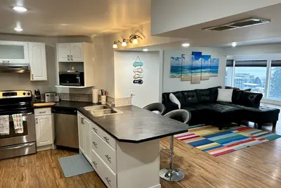 Image de Peachland Beach Retreat- minutes to everything. Bring your smile and curiosity!