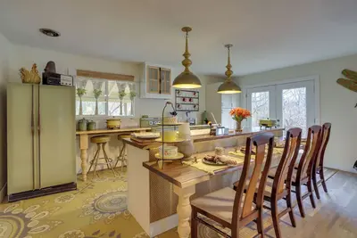 Image de 6 Mi to Lake Michigan: Coloma Farmhouse