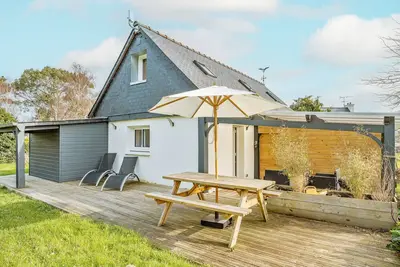 Image de Maison de vacances 'Petit Gîte Sables D' Or 600m Plage' avec vue sur la mer, terrasse et Wi-Fi