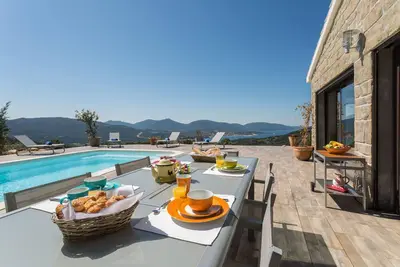 Villa 'Kalliste' avec vue sur la mer, Wi-Fi et climatisation