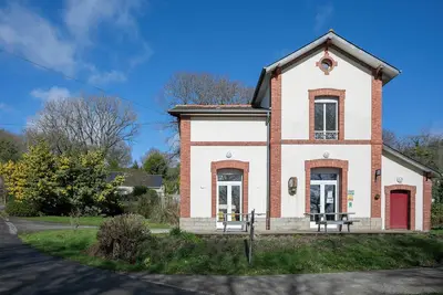 Image de Petite maison 'Gîte Ty Bris' avec terrasse partagée, jardin partagé et Wi-Fi