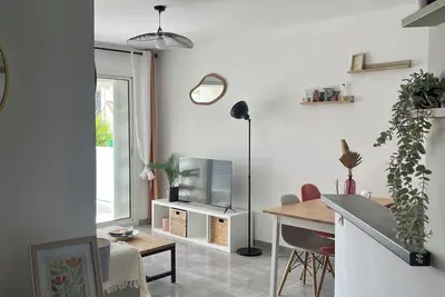 Image de Charmant deux pièces à 500 m des plages. A 5 minutes de Cannes!