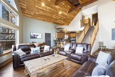 Image de Scenic Table Rock Shoreline w/ Access, Free Daily Tickets & Shared Amenities