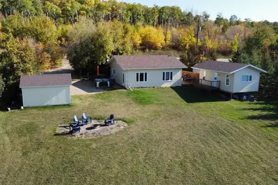Image de Lakefront cabin at Lake of The Prairies - Hot Tub -