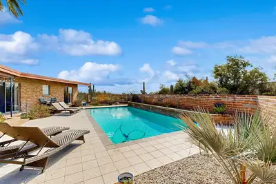 Image de Dog-friendly oasis with yard, amazing pool, furnished patio, & washer/dryer