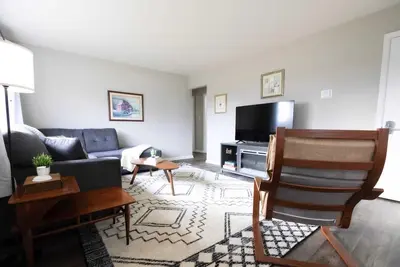 Image de Charming Home in Berea | Private Garage| Smart Tv