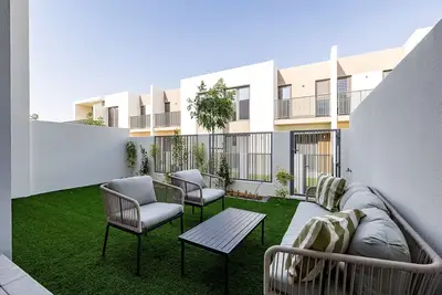 Image de Modern 3-Bedroom Villa with Garden | Tilal Al Ghaf | Family-Friendly / B245