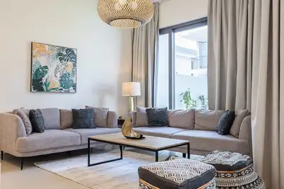 Image de Exquisite 3-Bedroom Villa in Tilal Al Ghaf with Private Garden and Modern Amenities I B329