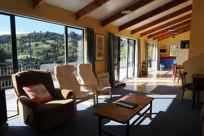 Image de Sunny, modern, private hilltop holiday home