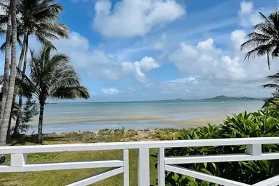 Image de Bowen Beach House Absolute beachfront family holiday home